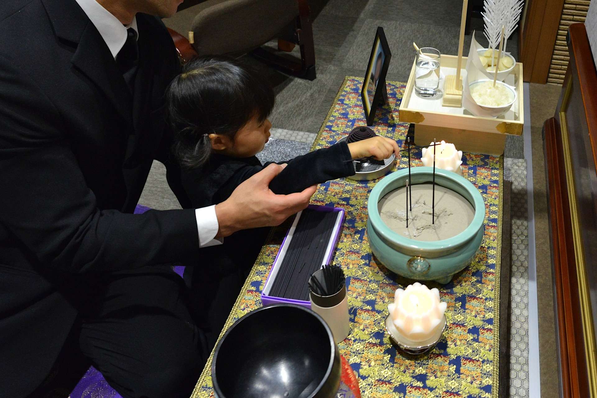 制服がない子供の葬儀服装 手持ち服で整えるコツ